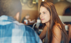 Pourquoi certaines personnes observent plus qu'elles ne parlent