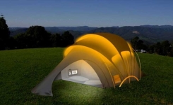 Le camping vous fait peur ? Voici la tente qui produit de la lumière, de la chaleur, de l'électricité et internet!