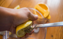 L’erreur de préparation de l’eau au citron que commettent des millions de personnes chaque matin