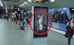 On dirait une publicité d'un shampoing mais… Attendez que le train passe!