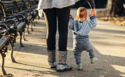 Bébé commence à marcher : 5 conseils d’experte pour l’aider à faire ses premiers pas