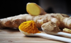 De l’eau aromatisée au curcuma nettoie le foie et booste le cerveau