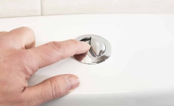 À quoi servent les deux boutons des toilettes modernes ?
