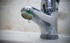 2 astuces efficaces pour éliminer le calcaire des robinets