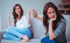 Les personnes qui restent calmes pendant une dispute partagent souvent ces traits
