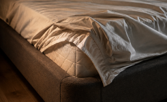 L’astuce toute simple pour empêcher un drap-housse de se détacher pendant la nuit