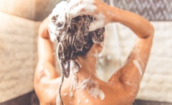 La partie du corps que vous lavez en premier sous la douche dévoile votre personnalité