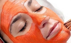 Une peau radieuse grâce à un peeling naturel