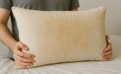 Oreillers jaunis après lavage : l’astuce simple pour leur redonner de la blancheur