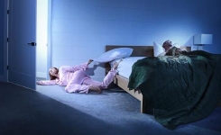 Dormir à côté d’une personne qui ronfle peut détruire votre santé, voici pourquoi 