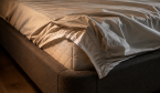 L’astuce toute simple pour empêcher un drap-housse de se détacher pendant la nuit
