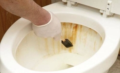 Comment éliminer les taches de calcaire et de rouille de la salle de bain