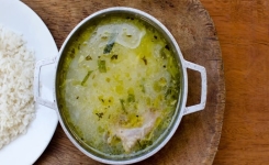 Recette traditionnelle de soupe à l’oignon et à l’ail pour renforcer les défenses immunitaires