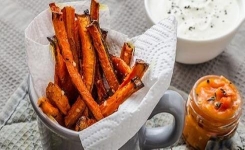 Frites de carottes au four à l’ail et au parmesan