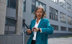 Vous avez l'impression que le temps passe plus vite en vieillissant ? Pourquoi selon la science