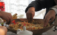 Manger avec ses mains, c’est meilleur pour la santé!