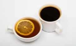 Voici pourquoi elle ajoute du citron dans son café le matin … C’est génial !
