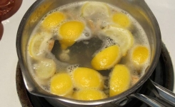 Faites bouillir des citrons et buvez le liquide dès que vous vous réveillez, vous serez surpris des résultats
