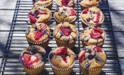 Délicieux muffins aux petits fruits et au sirop d'érable