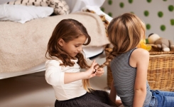 Avoir deux filles ? C'est la clé du bonheur familial !