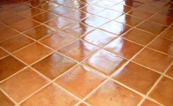 Quel est le meilleur nettoyant maison pour un carrelage impeccable ?