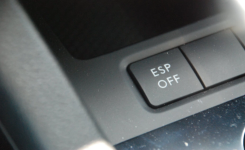 À quoi sert le bouton ESP dans une voiture ?