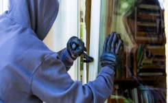 Les astuces simples qui dissuadent les cambrioleurs, selon un ex-voleur