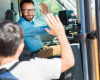 Pourquoi certaines personnes remercient-elles le chauffeur de bus en descendant ?