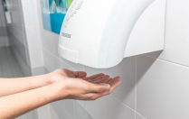 Pourquoi faut-il éviter d’utiliser les sèche-mains électriques ?