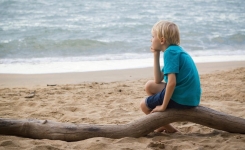 Quand un enfant est perdu sur une plage on fait ça. Une méthode géniale