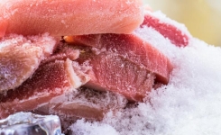 Si vous faites dégeler votre viande au réfrigérateur… vous faites une grave erreur!