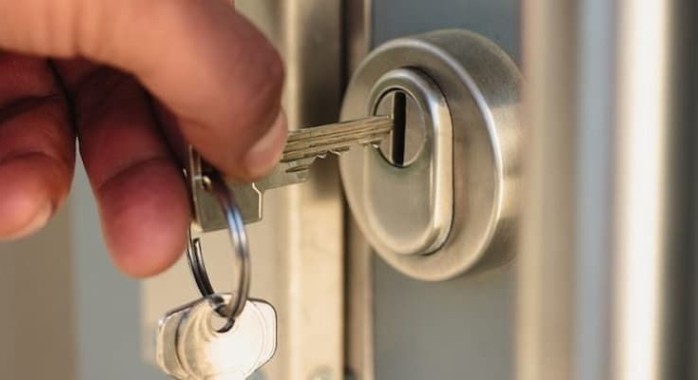 geste simple renforce la sécurité de votre maison la nuit