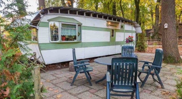 Installer une caravane dans son jardin : ce que dit réellement la loi