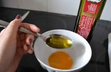 Offrez à vos cheveux un lissage permanent avec des ingrédients simples de votre cuisine