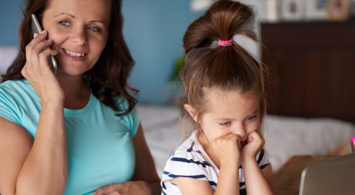 « Je déteste le téléphone de ma mère » : le thème d’une petite fille que tous les parents devraient lire