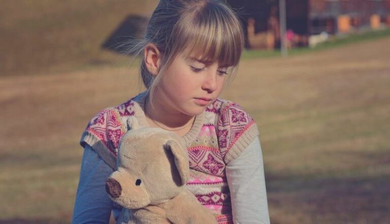 Les enfants ne disent pas qu’ils sont angoissés, ils disent: « j’ai mal au ventre »