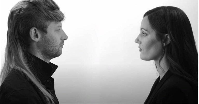 La chanson « Mais je t’aime » a déjà sa parodie, et elle rencontre un gros succès
