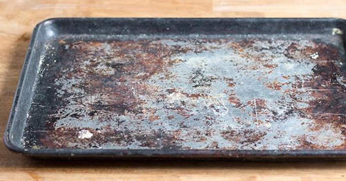3 Astuces Spectaculaires Pour Nettoyer Les Plaques De Four Très (Très) Sales