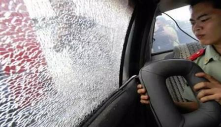 Comment Casser une Vitre de Voiture en Cas d’Urgence ?