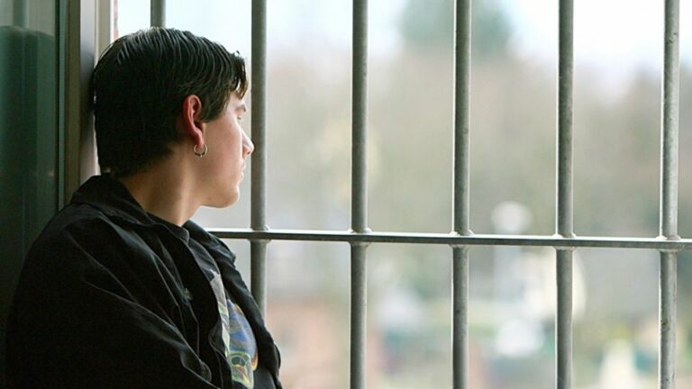 8 raisons pour lesquelles les parents sont responsables de la délinquance de leurs enfants