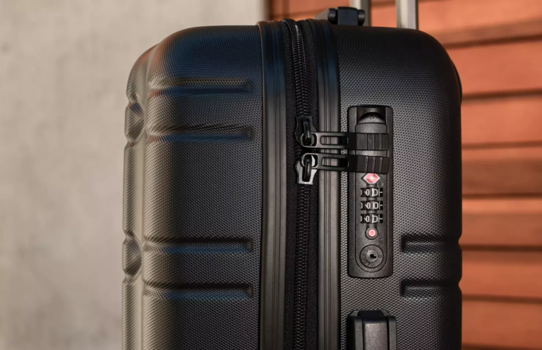 Code de valise oublié : la technique pour rouvrir sans forcer