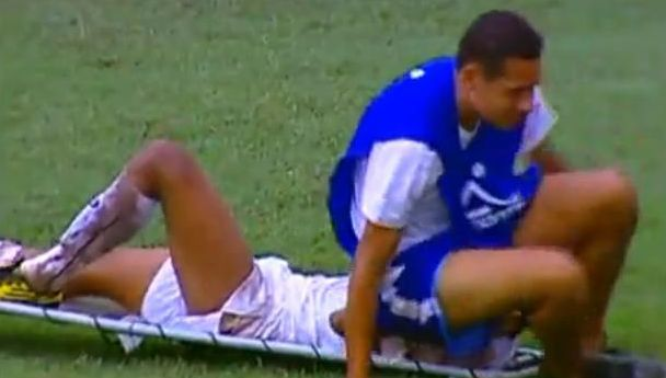 Voici Les pires brancardiers du monde ! (chutes, fails, ridicules…)