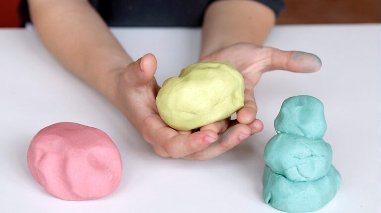 Comment se déroulent les opérations sur le corps ? Projets en pâte à modeler à essayer avec les enfants !