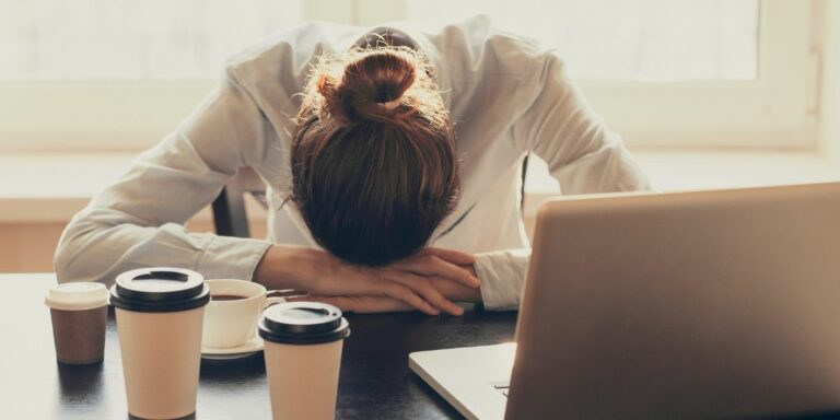 5 Signes Qui Montrent Que Faire Semblant d’Être Fort Vous Épuise