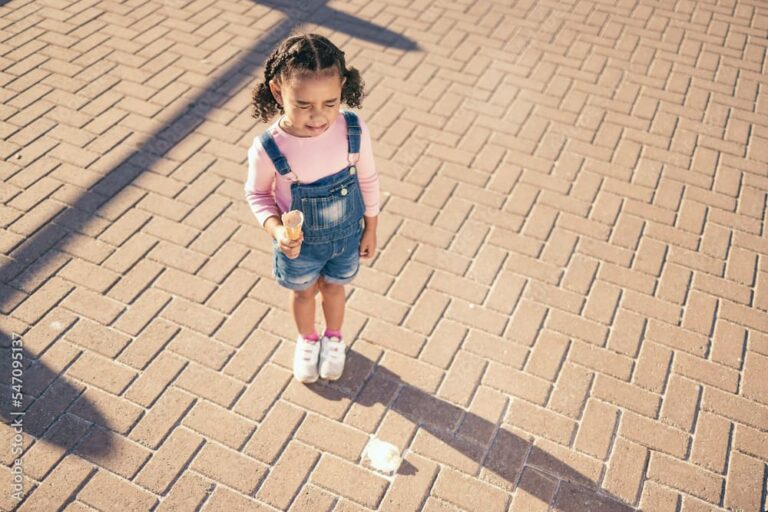 Comment Aider un Enfant à Transformer sa Maladresse en Force ?