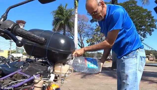Moto qui fonctionne avec de l’eau – Astuce 100% fonctionnelle ?⚙️