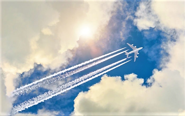  Pourquoi les avions laissent-ils des traînées blanches dans le ciel ?