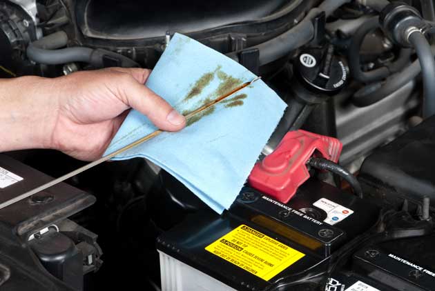 Comment Vérifier le Niveau d’Huile de Votre Moteur ?