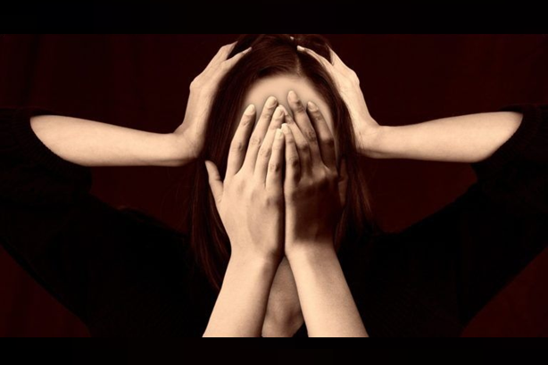 5 signes que tu souffres d’un TRAUMATISME ÉMOTIONNEL (et comment en guérir)