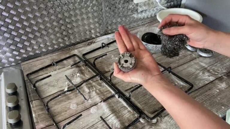 Nettoyer vos plaques et brûleurs à gaz naturellement : 3 méthodes efficaces ✨